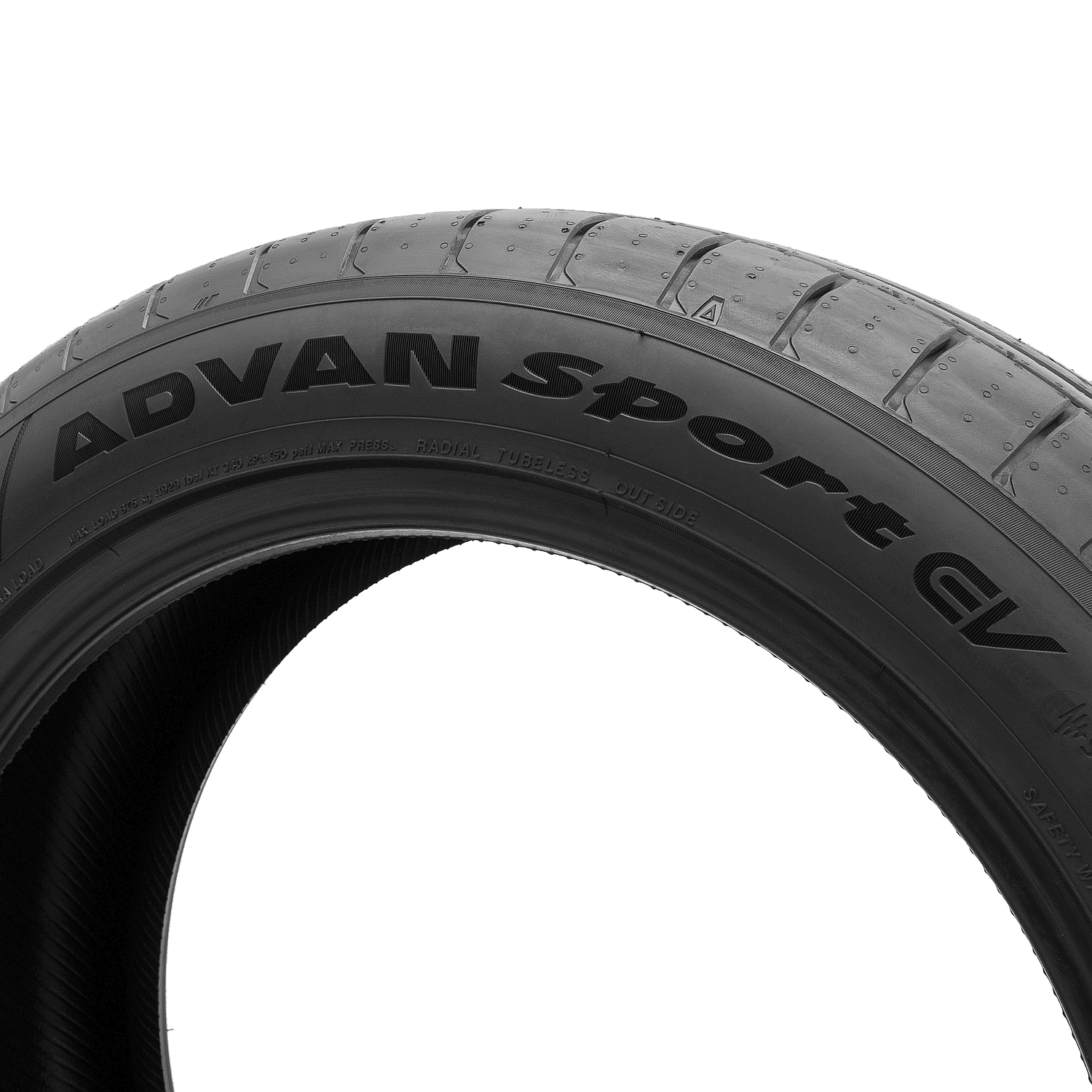 Galeria_Yokohama_Yokohama ADVAN Sport EV V108_5